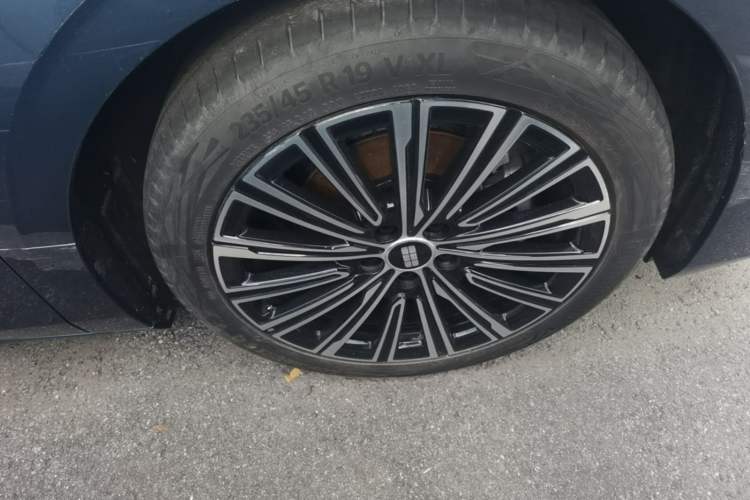 Used Geely Galaxy A7 2025 Model EM-i 150km Starship Edition Right Front Wheel Hub