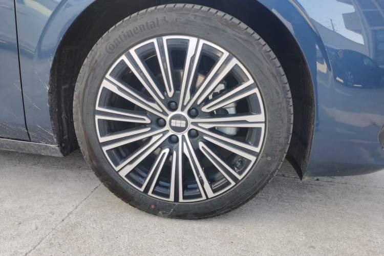 Used Geely Galaxy A7 2025 Model EM-i 150km Starship Edition Right Front Wheel Hub