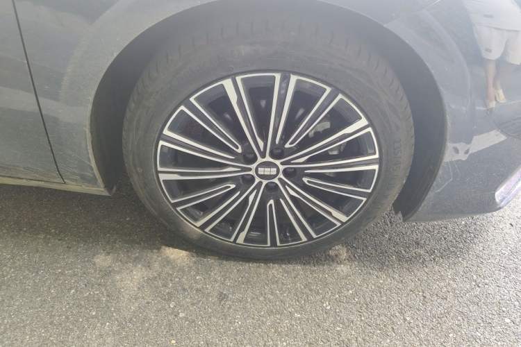 Used Geely Galaxy A7 2025 Model EM-i 150km Starship Edition Right Front Wheel Hub