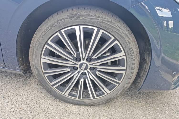 Used Geely Galaxy A7 2025 Model EM-i 150km Starship Edition Right Front Wheel Hub