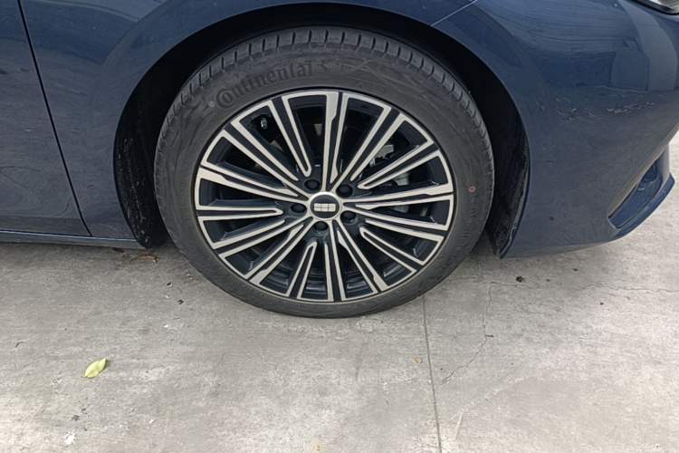 Used Geely Galaxy A7 2025 Model EM-i 150km Starship Edition Right Front Wheel Hub