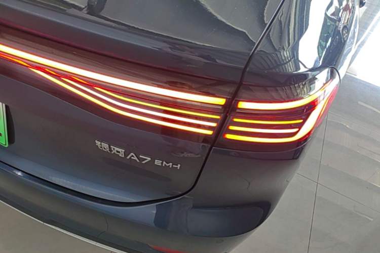 Used Geely Galaxy A7 2025 Model EM-i 150km Starship Edition Right Rear Taillight