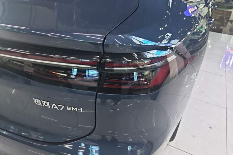 Used Geely Galaxy A7 2025 Model EM-i 150km Starship Edition Right Rear Taillight