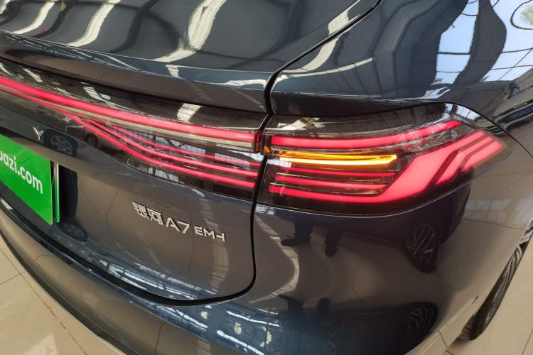 Used Geely Galaxy A7 2025 Model EM-i 150km Starship Edition Right Rear Taillight