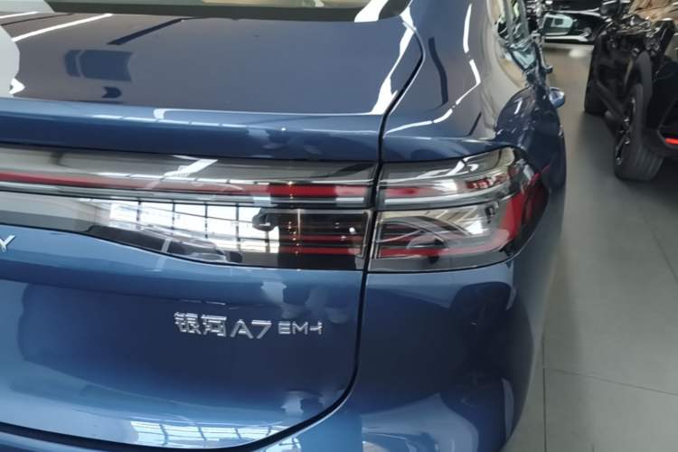 Used Geely Galaxy A7 2025 Model EM-i 150km Starship Edition Right Rear Taillight