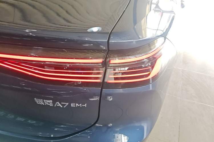 Used Geely Galaxy A7 2025 Model EM-i 150km Starship Edition Right Rear Taillight
