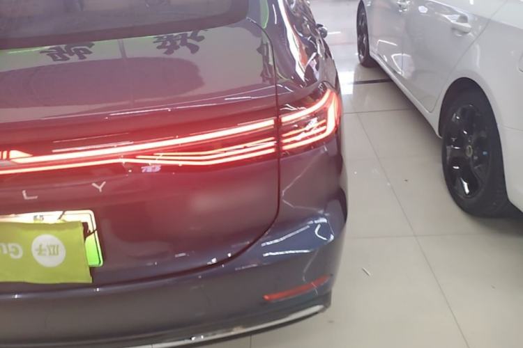 Used Geely Galaxy A7 2025 Model EM-i 150km Starship Edition Right Rear Taillight
