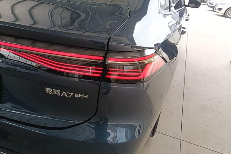 Used Geely Galaxy A7 2025 Model EM-i 150km Starship Edition Right Rear Taillight