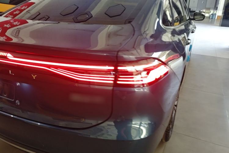Used Geely Galaxy A7 2025 Model EM-i 150km Starship Edition Right Rear Taillight
