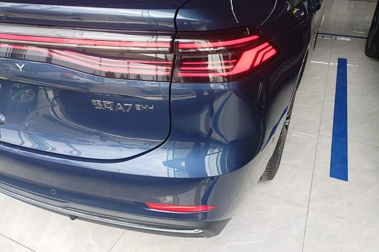 Used Geely Galaxy A7 2025 Model EM-i 150km Starship Edition Right Rear Taillight