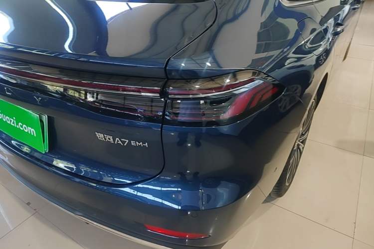 Used Geely Galaxy A7 2025 Model EM-i 150km Starship Edition Right Rear Taillight