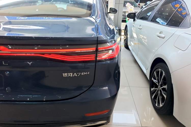Used Geely Galaxy A7 2025 Model EM-i 150km Starship Edition Right Rear Taillight