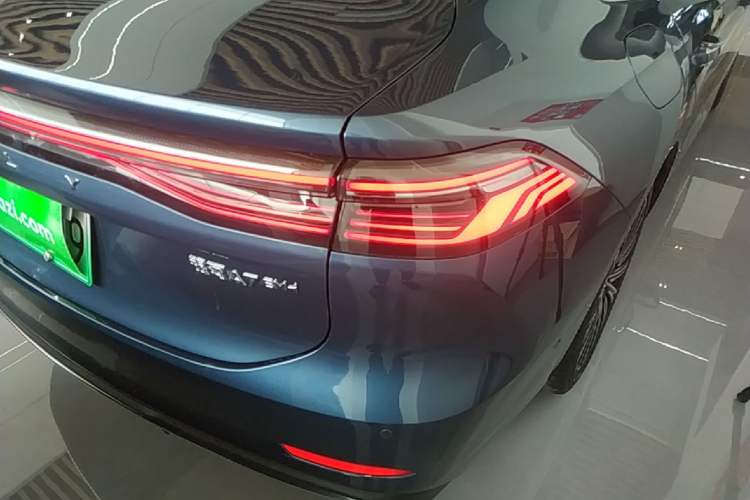 Used Geely Galaxy A7 2025 Model EM-i 150km Starship Edition Right Rear Taillight