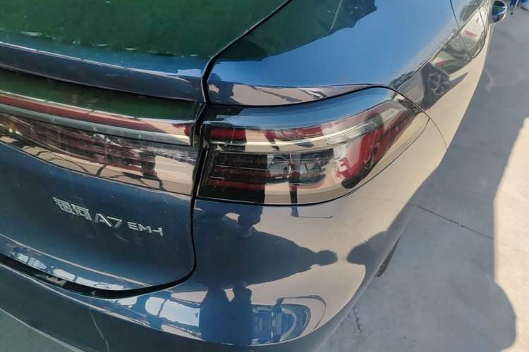 Used Geely Galaxy A7 2025 Model EM-i 150km Starship Edition Right Rear Taillight
