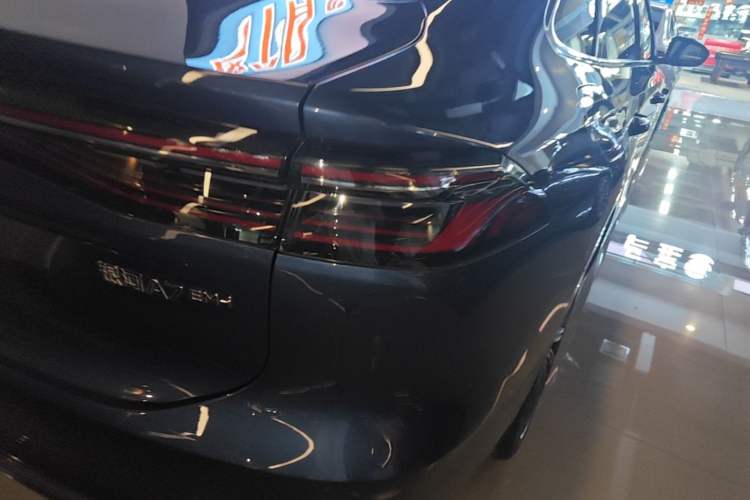 Used Geely Galaxy A7 2025 Model EM-i 150km Starship Edition Right Rear Taillight