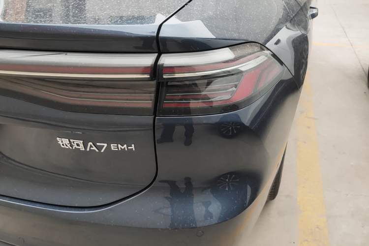 Used Geely Galaxy A7 2025 Model EM-i 150km Starship Edition Right Rear Taillight