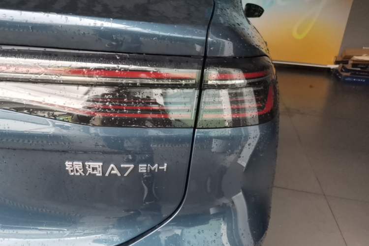 Used Geely Galaxy A7 2025 Model EM-i 150km Starship Edition Right Rear Taillight