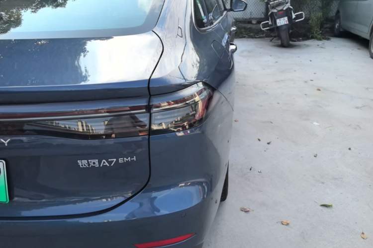 Used Geely Galaxy A7 2025 Model EM-i 150km Starship Edition Right Rear Taillight