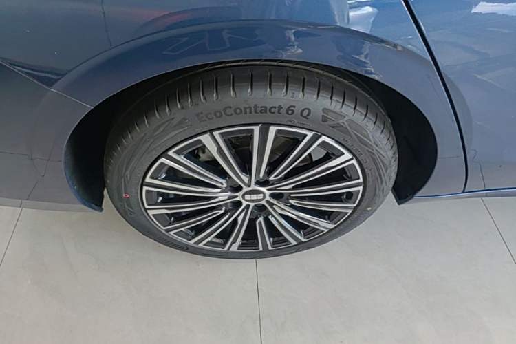 Used Geely Galaxy A7 2025 Model EM-i 150km Starship Edition Right Rear Wheel Hub