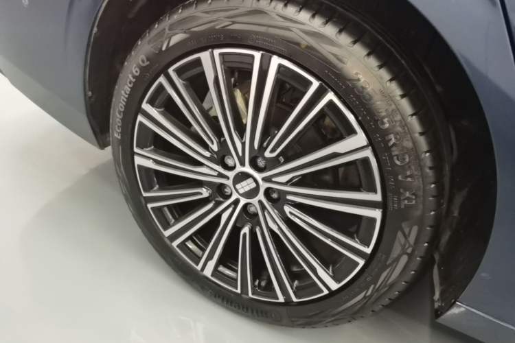 Used Geely Galaxy A7 2025 Model EM-i 150km Starship Edition Right Rear Wheel Hub