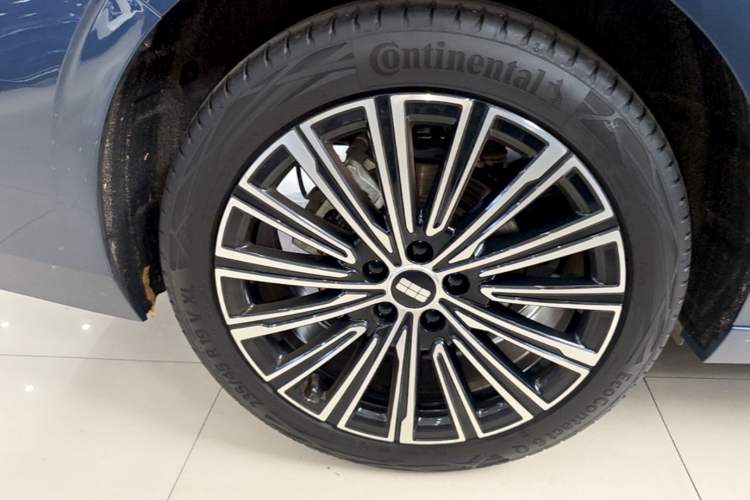 Used Geely Galaxy A7 2025 Model EM-i 150km Starship Edition Right Rear Wheel Hub