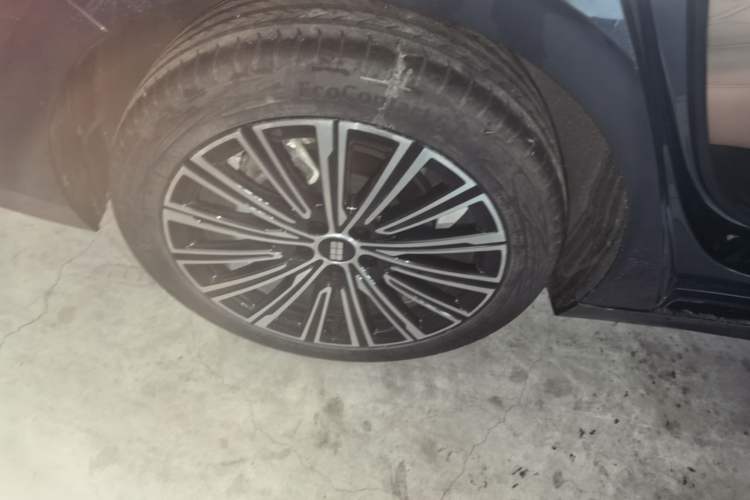 Used Geely Galaxy A7 2025 Model EM-i 150km Starship Edition Right Rear Wheel Hub