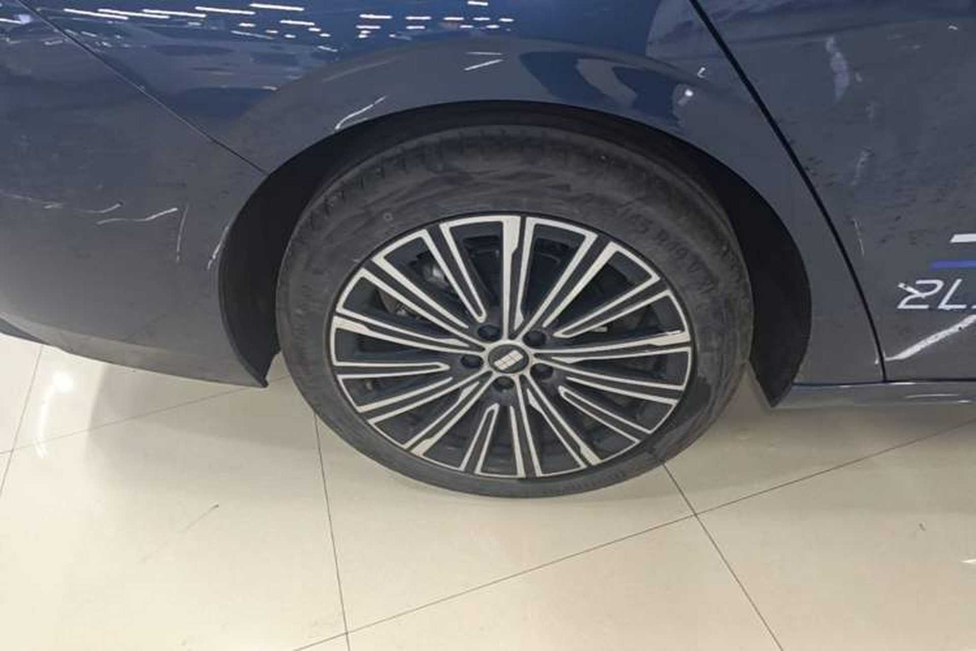 Used Geely Galaxy A7 2025 Model EM-i 150km Starship Edition Right Rear Wheel Hub