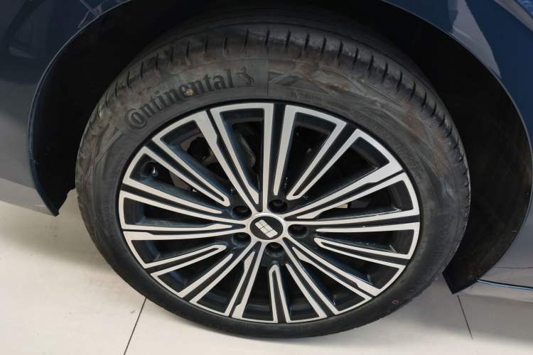 Used Geely Galaxy A7 2025 Model EM-i 150km Starship Edition Right Rear Wheel Hub