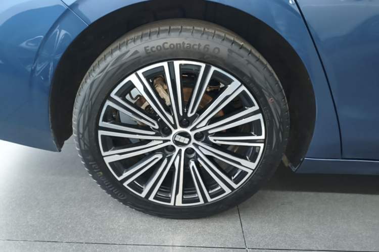 Used Geely Galaxy A7 2025 Model EM-i 150km Starship Edition Right Rear Wheel Hub