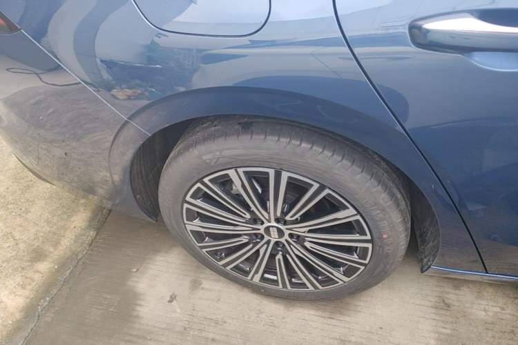 Used Geely Galaxy A7 2025 Model EM-i 150km Starship Edition Right Rear Wheel Hub