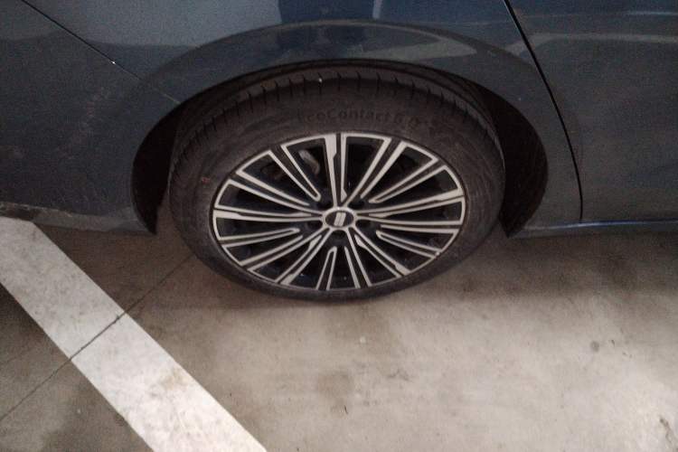 Used Geely Galaxy A7 2025 Model EM-i 150km Starship Edition Right Rear Wheel Hub