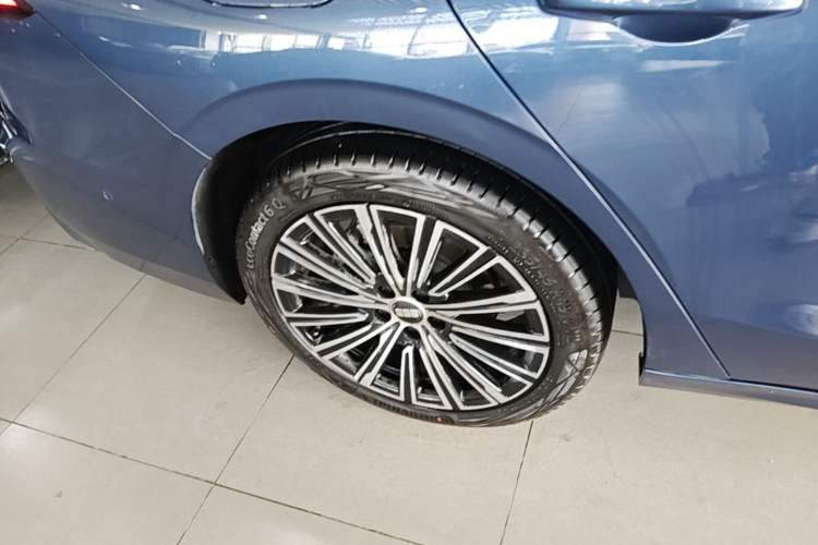 Used Geely Galaxy A7 2025 Model EM-i 150km Starship Edition Right Rear Wheel Hub