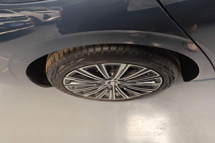 Used Geely Galaxy A7 2025 Model EM-i 150km Starship Edition Right Rear Wheel Hub