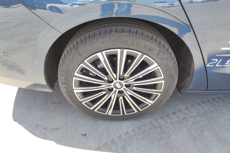 Used Geely Galaxy A7 2025 Model EM-i 150km Starship Edition Right Rear Wheel Hub