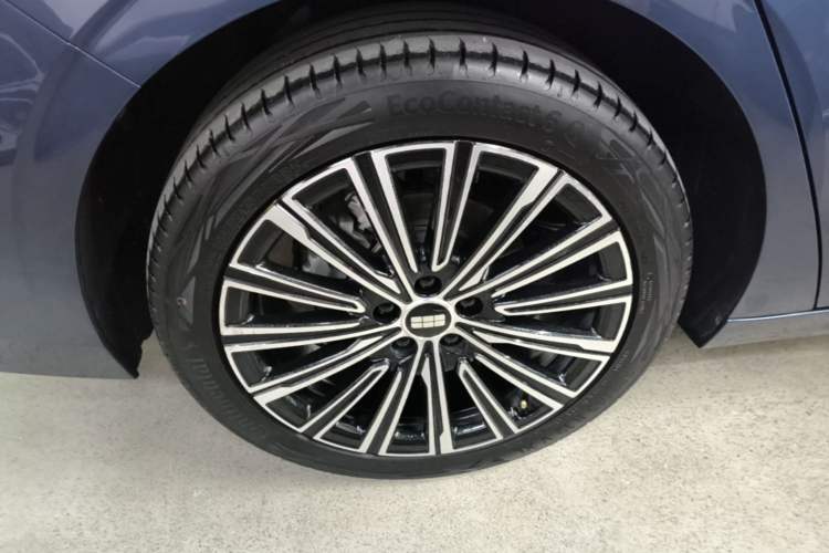 Used Geely Galaxy A7 2025 Model EM-i 150km Starship Edition Right Rear Wheel Hub