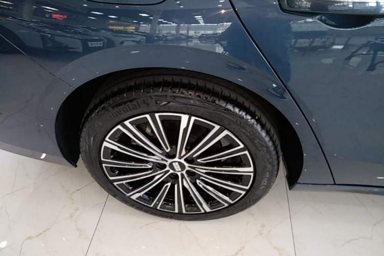 Used Geely Galaxy A7 2025 Model EM-i 150km Starship Edition Right Rear Wheel Hub