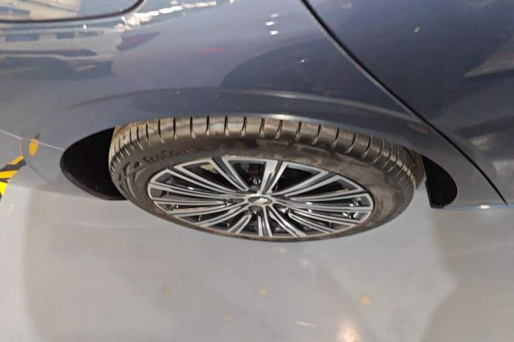 Used Geely Galaxy A7 2025 Model EM-i 150km Starship Edition Right Rear Wheel Hub