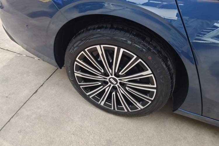Used Geely Galaxy A7 2025 Model EM-i 150km Starship Edition Right Rear Wheel Hub