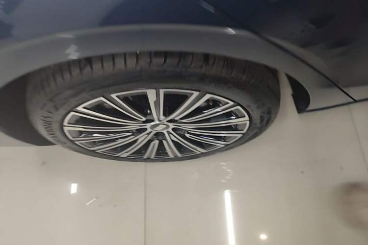 Used Geely Galaxy A7 2025 Model EM-i 150km Starship Edition Right Rear Wheel Hub
