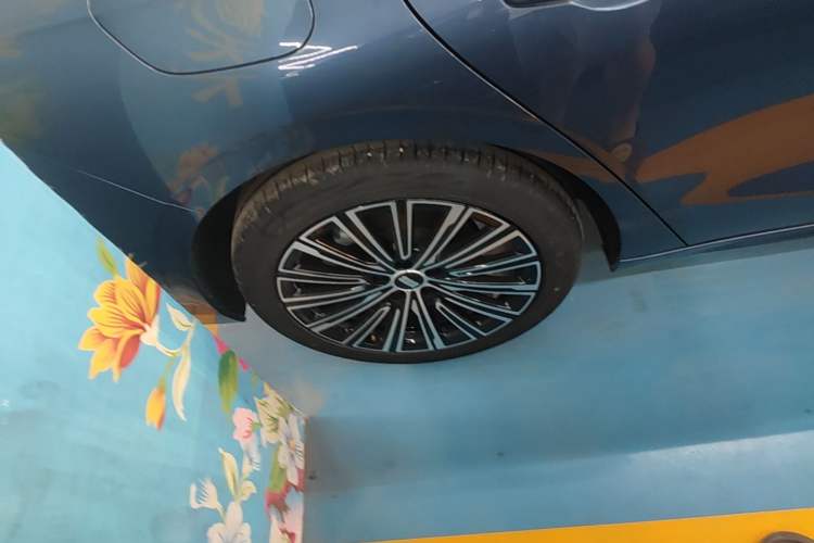 Used Geely Galaxy A7 2025 Model EM-i 150km Starship Edition Right Rear Wheel Hub