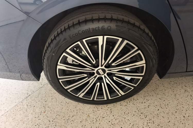 Used Geely Galaxy A7 2025 Model EM-i 150km Starship Edition Right Rear Wheel Hub