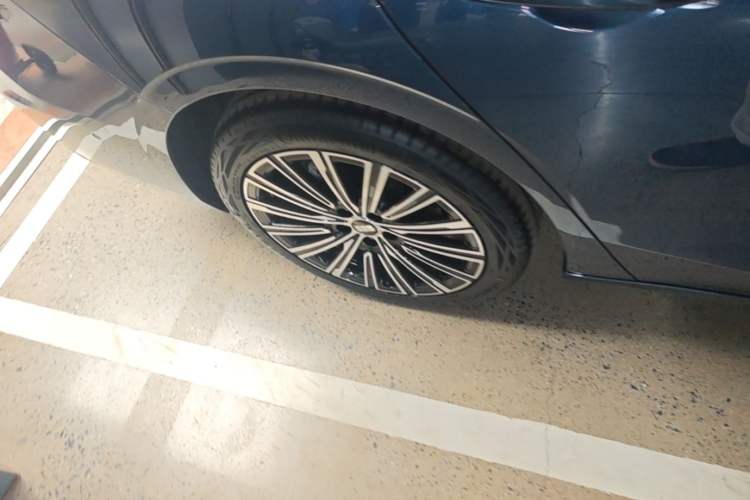 Used Geely Galaxy A7 2025 Model EM-i 150km Starship Edition Right Rear Wheel Hub