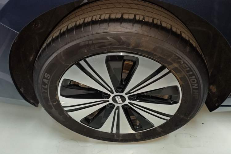 Used Geely Galaxy A7 2025 Model EM-i 150km Exploration+ Edition Right Rear Wheel Hub