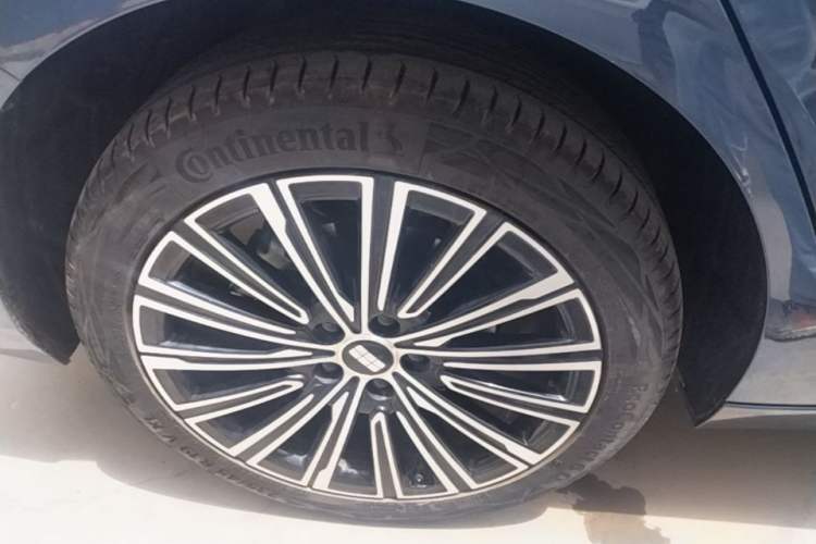 Used Geely Galaxy A7 2025 Model EM-i 150km Starship Edition Right Rear Wheel Hub