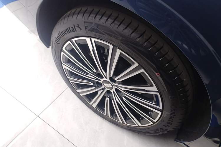 Used Geely Galaxy A7 2025 Model EM-i 150km Starship Edition Right Rear Wheel Hub