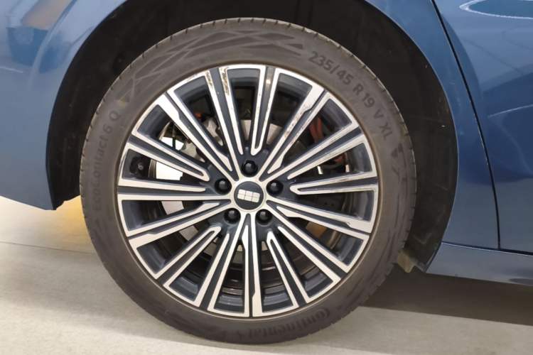 Used Geely Galaxy A7 2025 Model EM-i 150km Starship Edition Right Rear Wheel Hub