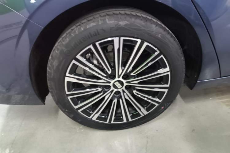 Used Geely Galaxy A7 2025 Model EM-i 150km Starship Edition Right Rear Wheel Hub