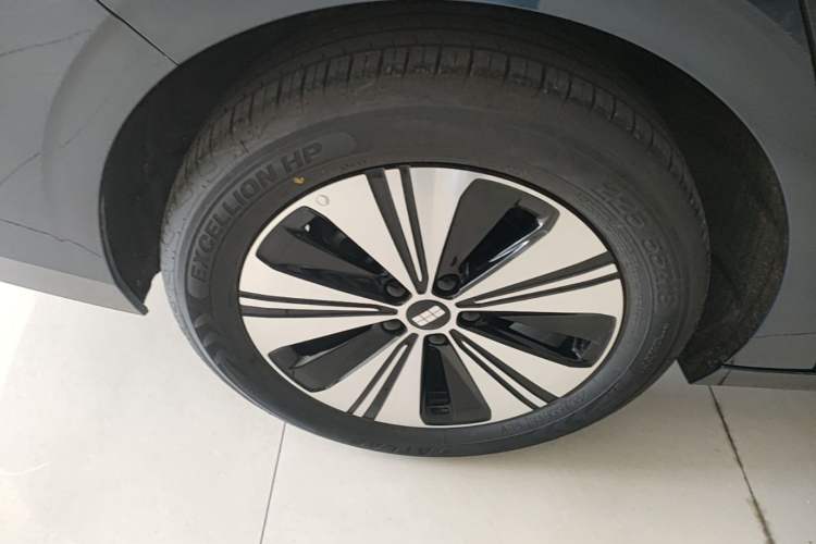 Used Geely Galaxy A7 2025 Model EM-i 150km Prestige Edition Right Rear Wheel Hub