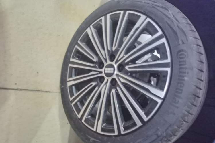 Used Geely Galaxy A7 2025 Model EM-i 150km Starship Edition Right Rear Wheel Hub