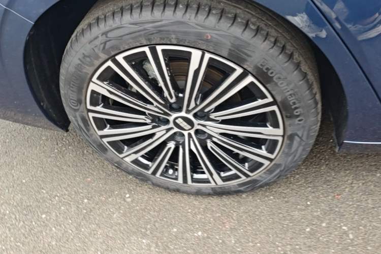 Used Geely Galaxy A7 2025 Model EM-i 150km Starship Edition Right Rear Wheel Hub